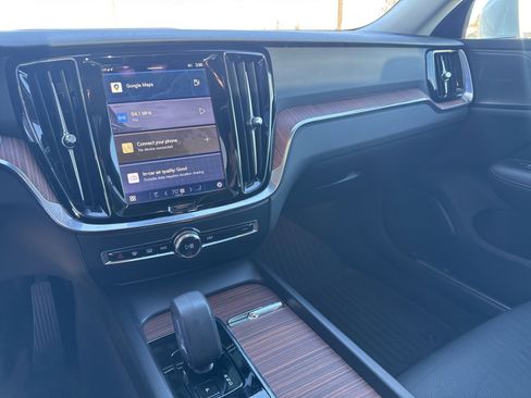 Used 2024 Volvo V60 B5 Cross Country Plus image 21