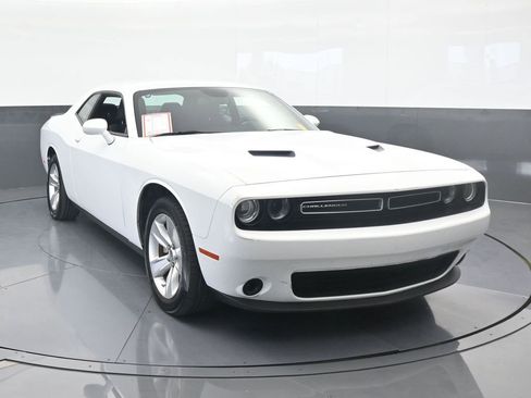 Used 2023 Dodge Challenger SXT image 9