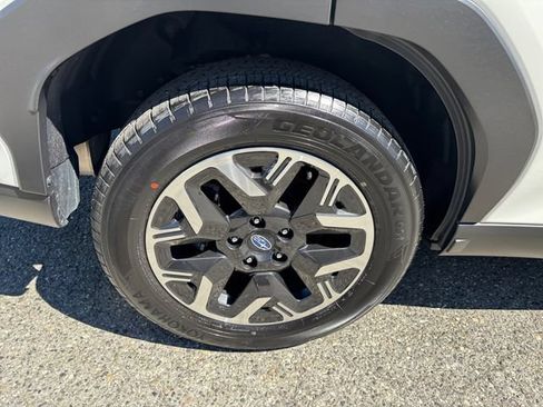 Certified 2025 Subaru Forester Premium AWD/4WD image 28