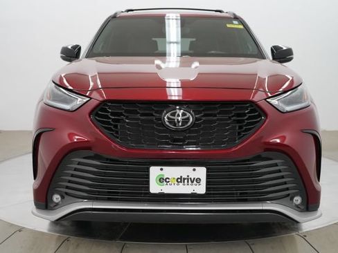 Used 2023 Toyota Highlander XSE AWD/4WD image 2