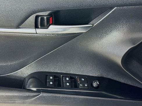 Used 2019 Toyota Camry SE w/ Sunroof Package image 22