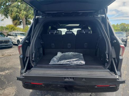 New 2026 Lincoln Navigator Reserve AWD/4WD image 19