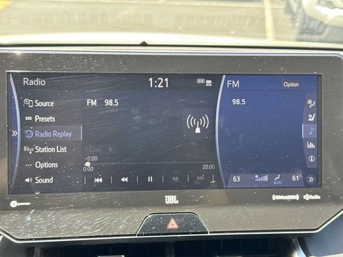 Used 2022 Toyota Venza Limited AWD/4WD image 17
