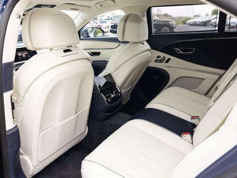Used 2024 Bentley Flying Spur V8 AWD/4WD image 56