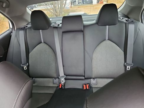 Used 2022 Toyota Camry LE image 10