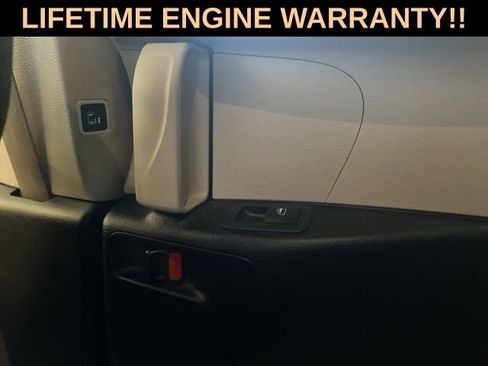 Used 2024 Chrysler Pacifica Touring-L FWD image 35