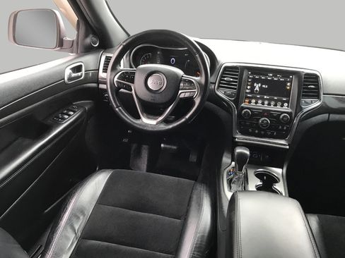 Used 2018 Jeep Grand Cherokee Altitude image 12
