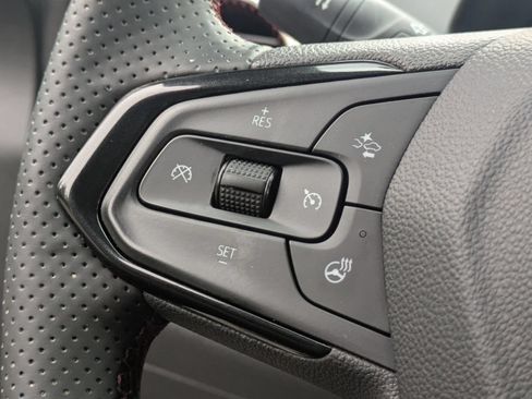 Used 2024 Chevrolet Trax RS w/ Sunroof Package FWD image 23