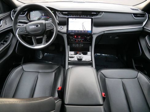 Used 2025 Jeep Grand Cherokee Limited 4xe AWD/4WD image 13