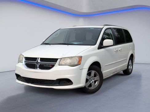 Used 2013 Dodge Grand Caravan SXT FWD image 2