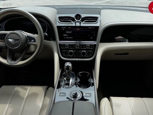 Used 2023 Bentley Bentayga Plug-In Hybrid AWD/4WD image 11
