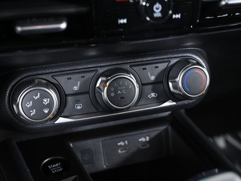 Used 2025 Nissan Kicks SV w/ SV Premium Package image 17