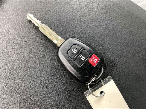 Used 2022 Toyota Tacoma SR5 w/ SR5 Appearance Package (SM) AWD/4WD image 11