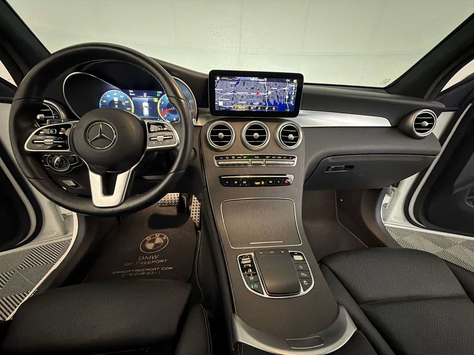 Used 2021 Mercedes-Benz GLC 300 4MATIC image 16