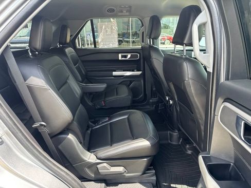 Used 2022 Ford Explorer XLT w/ Equipment Group 202A AWD/4WD image 28