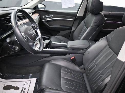 Used 2019 Audi e-tron Prestige w/ Prestige Package image 26
