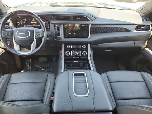 Used 2024 GMC Yukon Denali w/ Advanced Technology Package AWD/4WD image 17