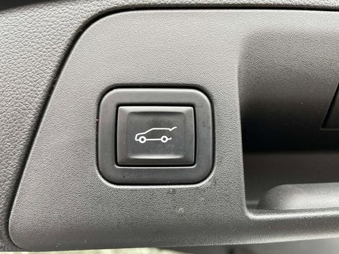 Used 2023 Buick Envision Essence w/ Sport Touring Package image 17