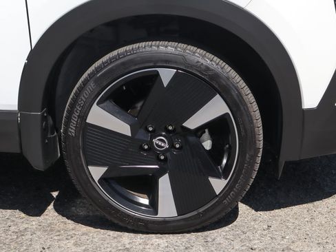 Used 2025 Nissan Kicks SR w/ SR Premium Package FWD image 49