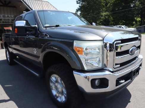 Used 2016 Ford F250 Lariat w/ Lariat Ultimate Package AWD/4WD image 3