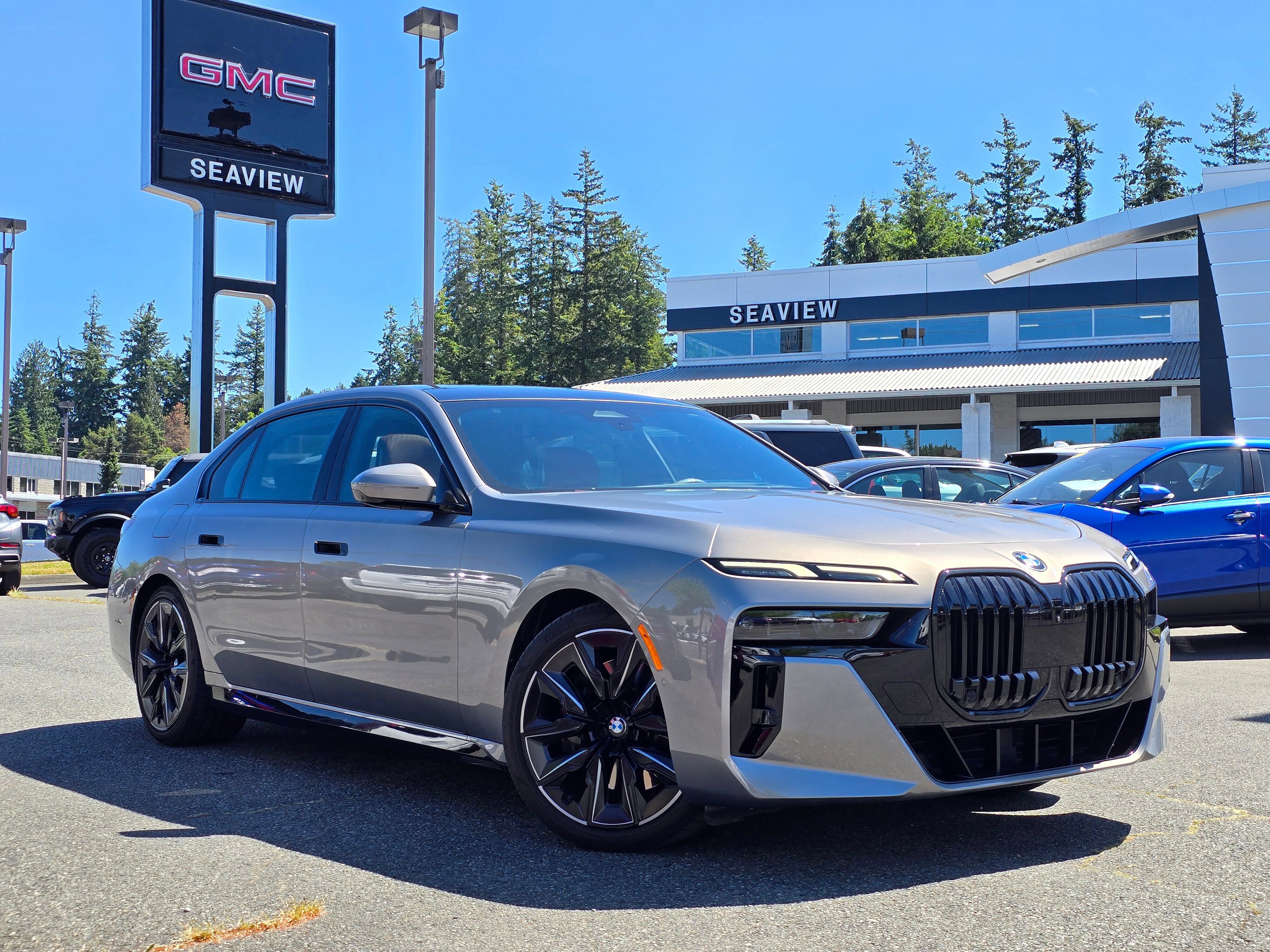 Used 2023 BMW 740i w/ Parking Assistance Package RWD image 1
