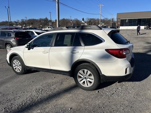 Used 2015 Subaru Outback 2.5i Premium image 5