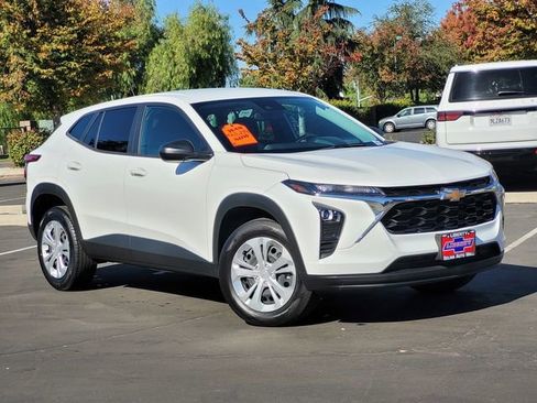 Used 2024 Chevrolet Trax LS FWD image 2