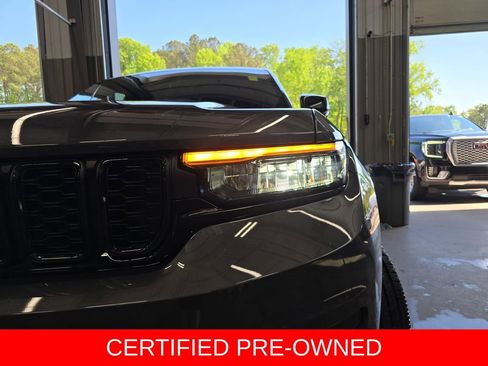 Used 2025 Jeep Grand Cherokee L Altitude AWD/4WD image 34