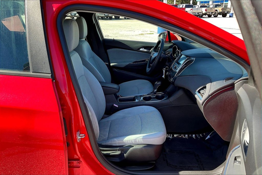Used 2019 Chevrolet Cruze LS w/ LS Convenience Package FWD image 15