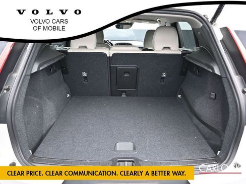 Used 2019 Volvo XC40 T4 Momentum image 13