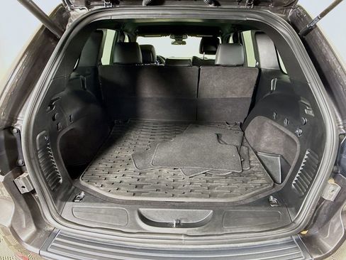 Used 2021 Jeep Grand Cherokee Laredo X image 25