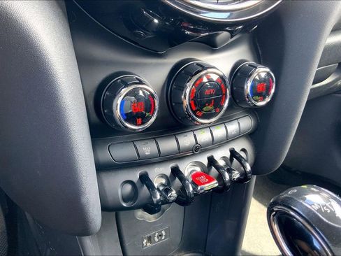 Used 2018 MINI Cooper 4-Door Hardtop image 31