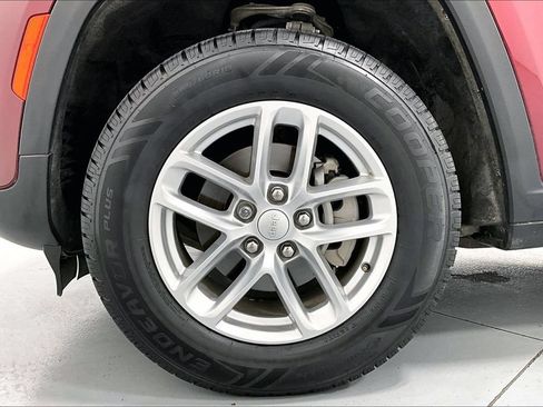 Used 2023 Jeep Grand Cherokee Laredo AWD/4WD image 8