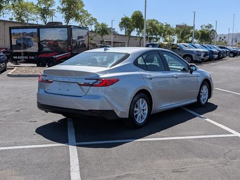 Used 2025 Toyota Camry LE image 5