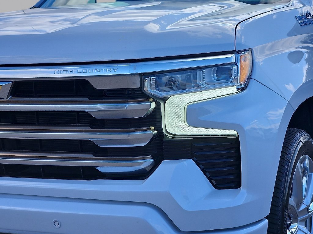 Used 2022 Chevrolet Silverado 1500 High Country w/ High Country Premium Package AWD/4WD image 7
