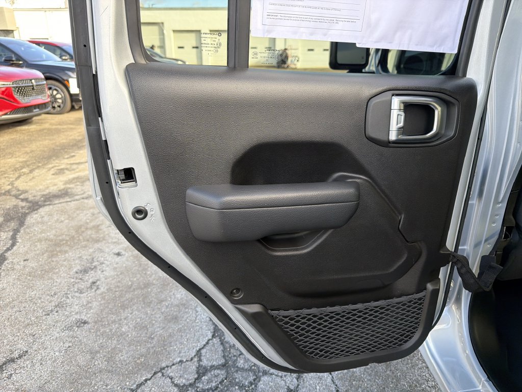Used 2024 Jeep Wrangler Unlimited AWD/4WD image 15