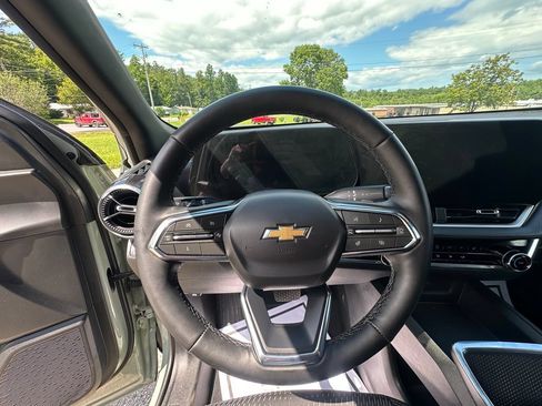 Used 2025 Chevrolet Equinox LT w/ Safety and Technology Package AWD/4WD image 12