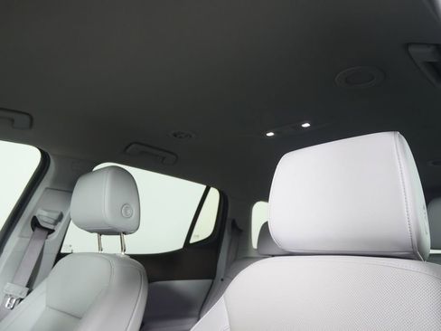 Used 2022 GMC Acadia SLT w/ Preferred Package image 12