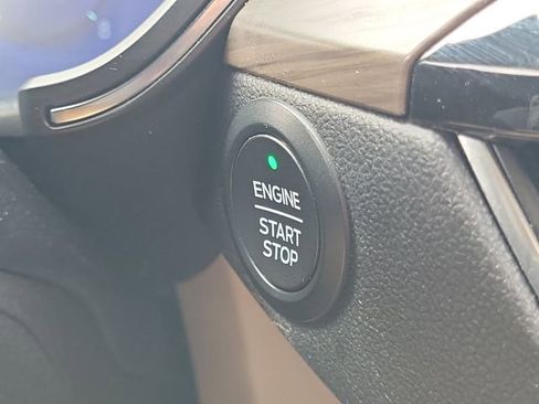Used 2020 Ford Escape Titanium image 29