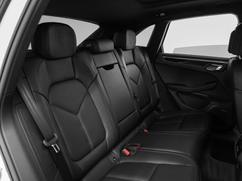 Certified 2025 Porsche Macan AWD/4WD image 24