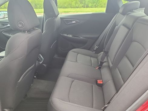 Used 2017 Chevrolet Malibu LT FWD image 30