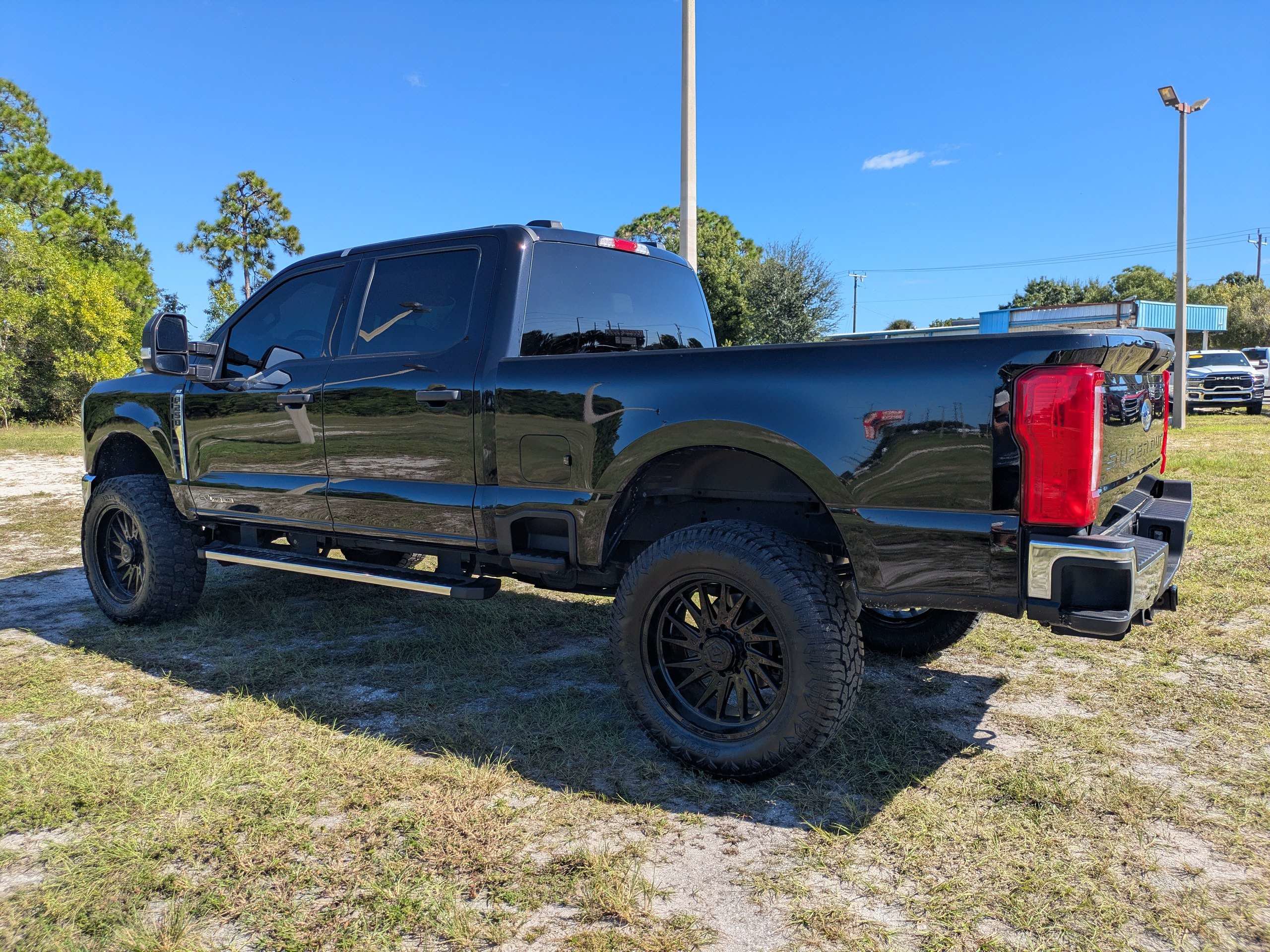 Used 2025 Ford F250 XLT w/ FX4 Off-Road Package AWD/4WD image 6