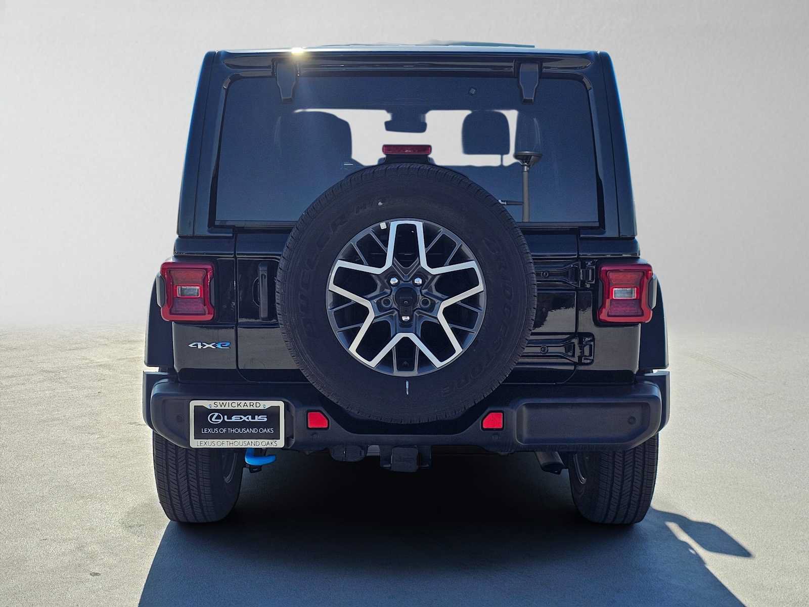 Used 2024 Jeep Wrangler Unlimited Sahara w/ Technology Group AWD/4WD image 4