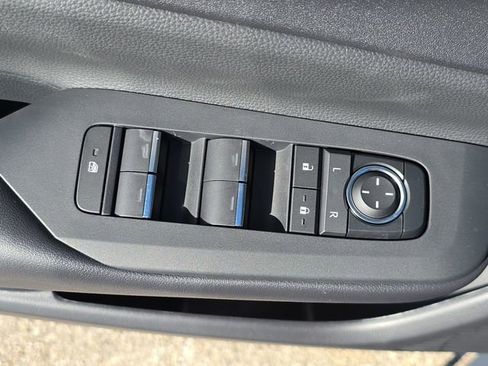 New 2026 Toyota Prius Plug-In Hybrid FWD image 28