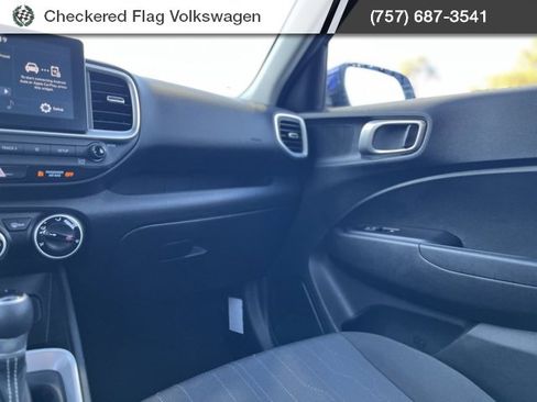 Used 2021 Hyundai Venue SE image 26