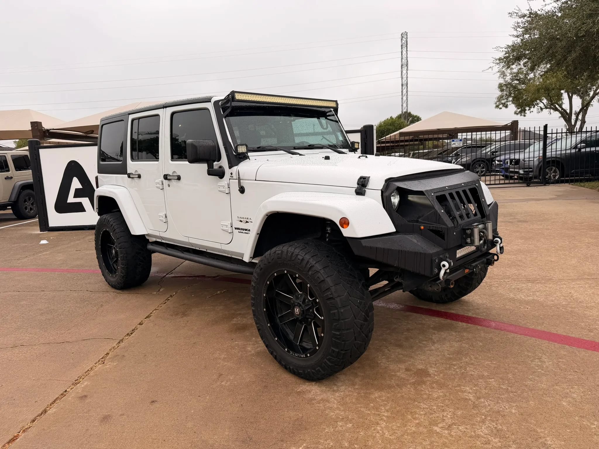 Used 2017 Jeep Wrangler Unlimited Sahara w/ Connectivity Group AWD/4WD image 6