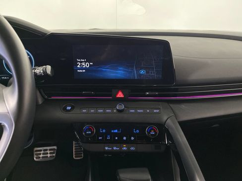 Certified 2025 Hyundai Elantra SEL FWD image 22
