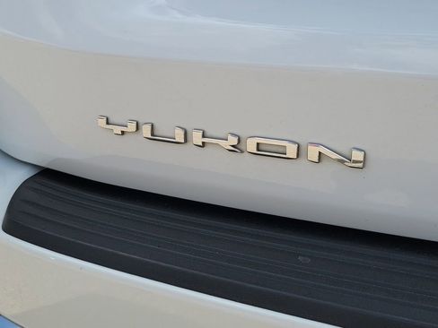 Used 2021 GMC Yukon Denali w/ Denali Ultimate Package AWD/4WD image 7