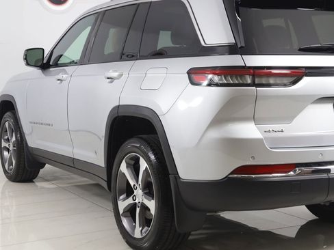 Used 2024 Jeep Grand Cherokee Limited w/ Luxury Tech Group II image 25