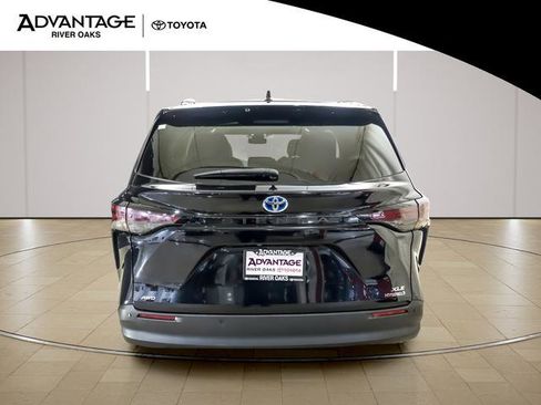 Certified 2024 Toyota Sienna XLE AWD/4WD image 6